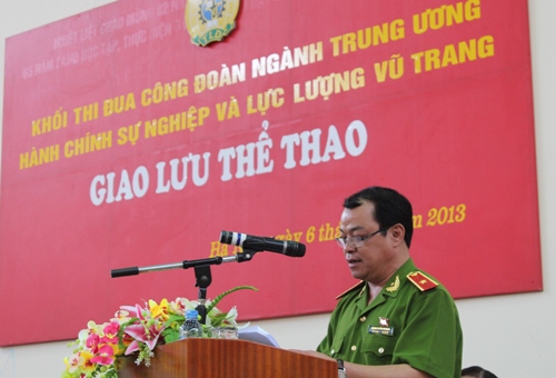 đồng chí Thiếu tướng Đặng Xuân Khang, Phó Giám đốc Học viện CSND, đại diện đơn vị đăng cai tổ chức phát biểu tại Hội thảo